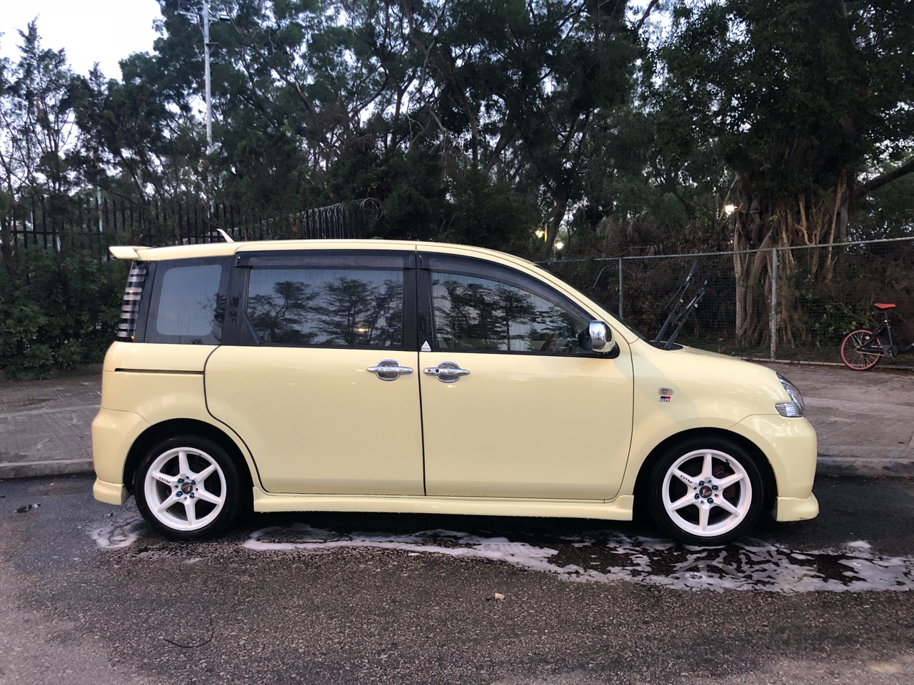 Toyota sienta ncp81