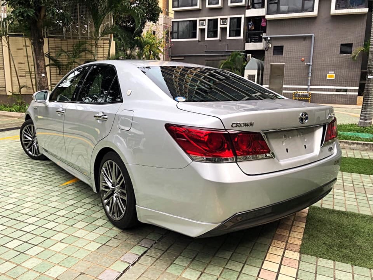 Toyota crown athlete s