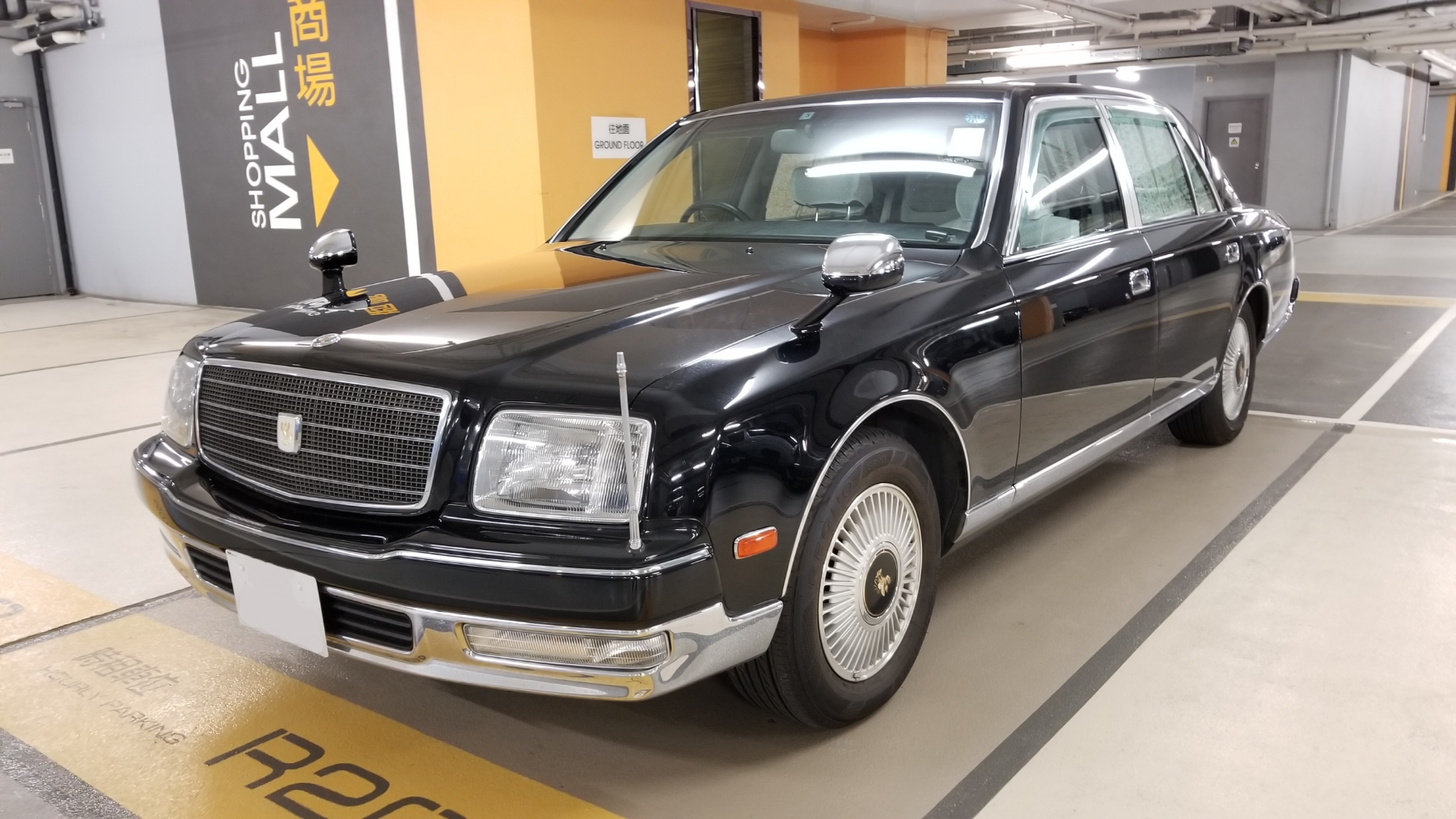 Тойота century v12