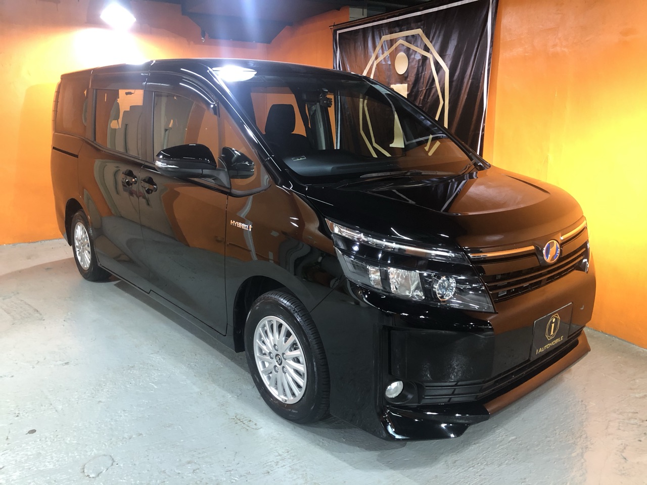 Toyota voxy hybrid характеристики