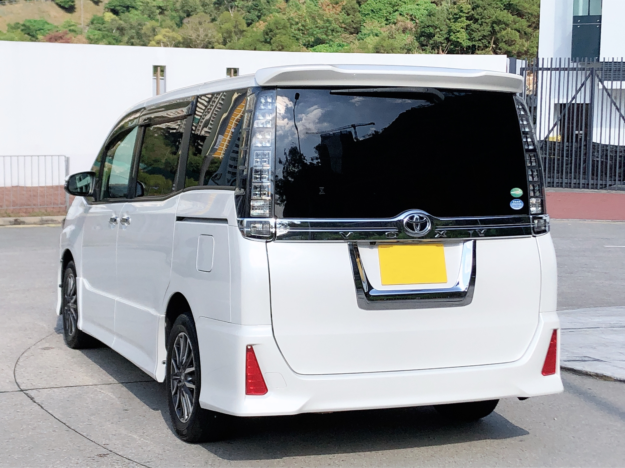 Toyota voxy zrr80