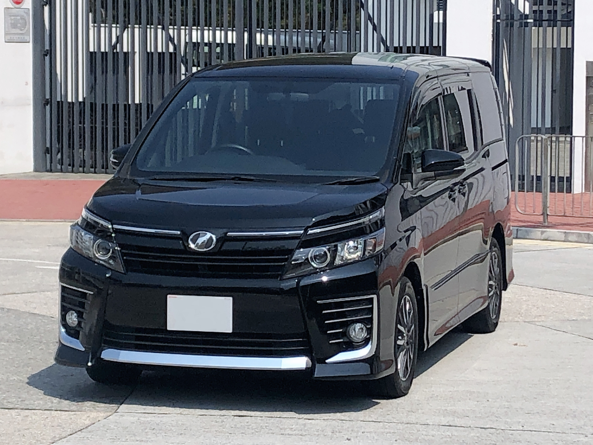 Toyota voxy zrr80