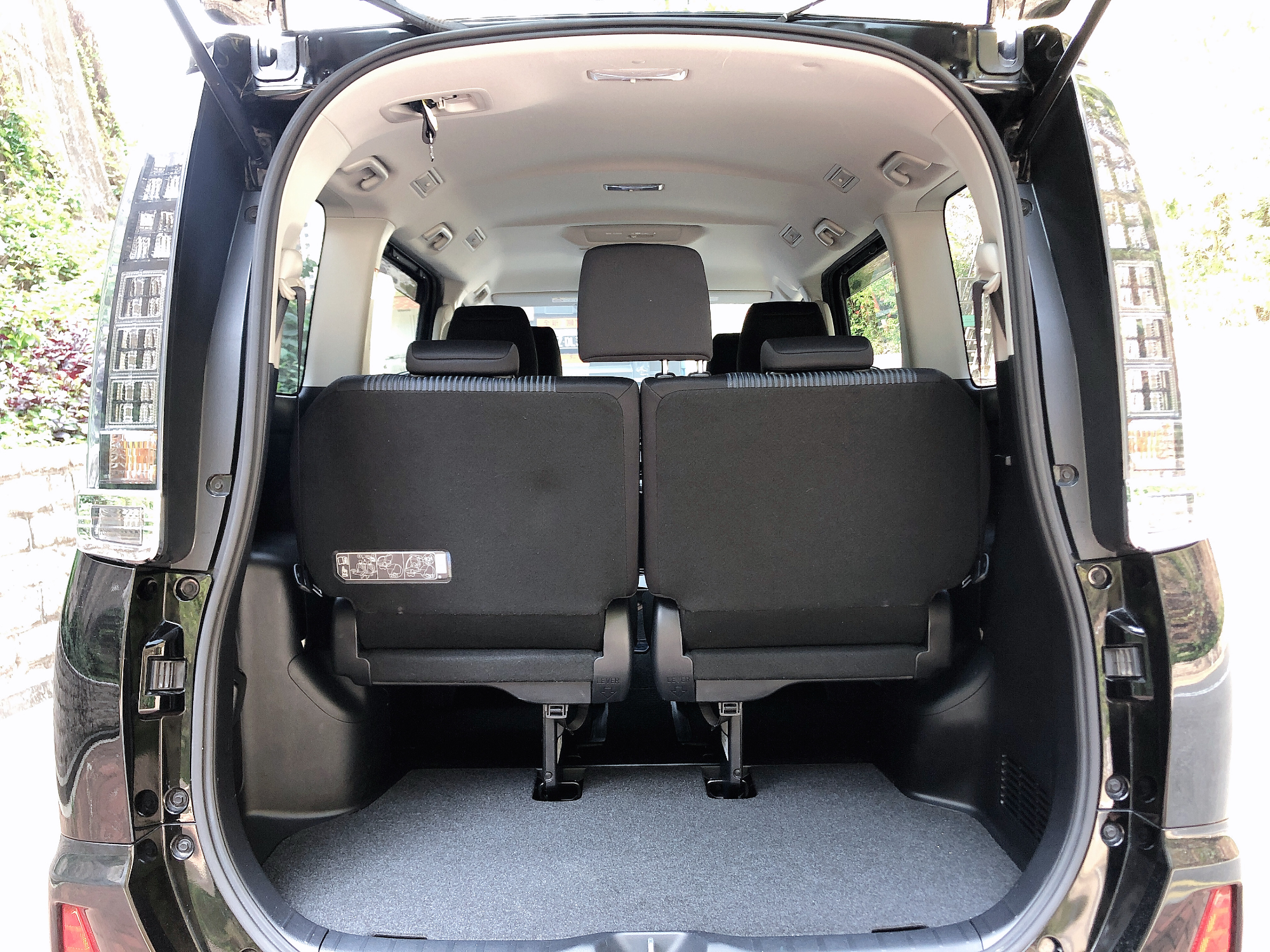Toyota voxy zrr80