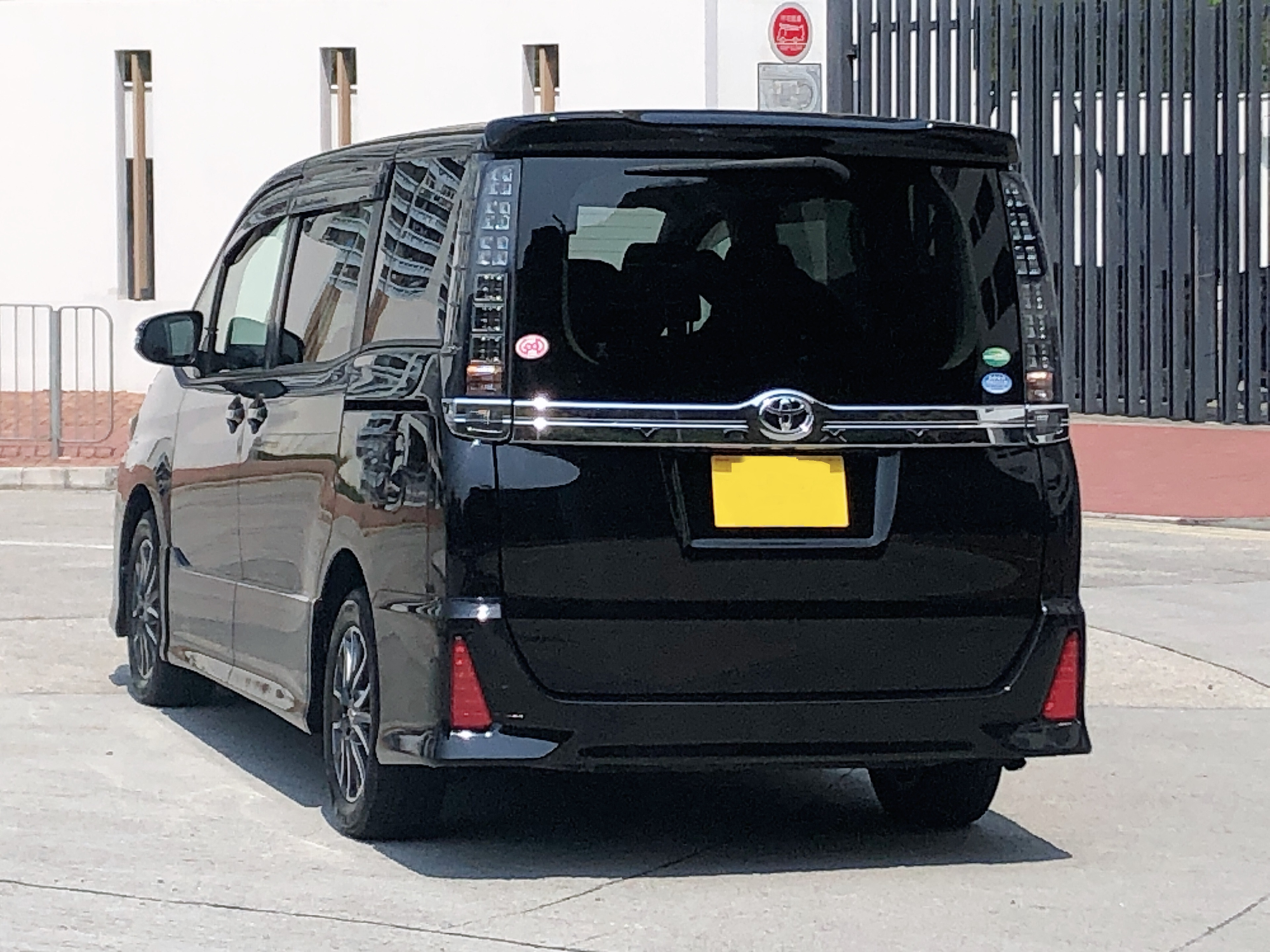 Toyota voxy zrr80