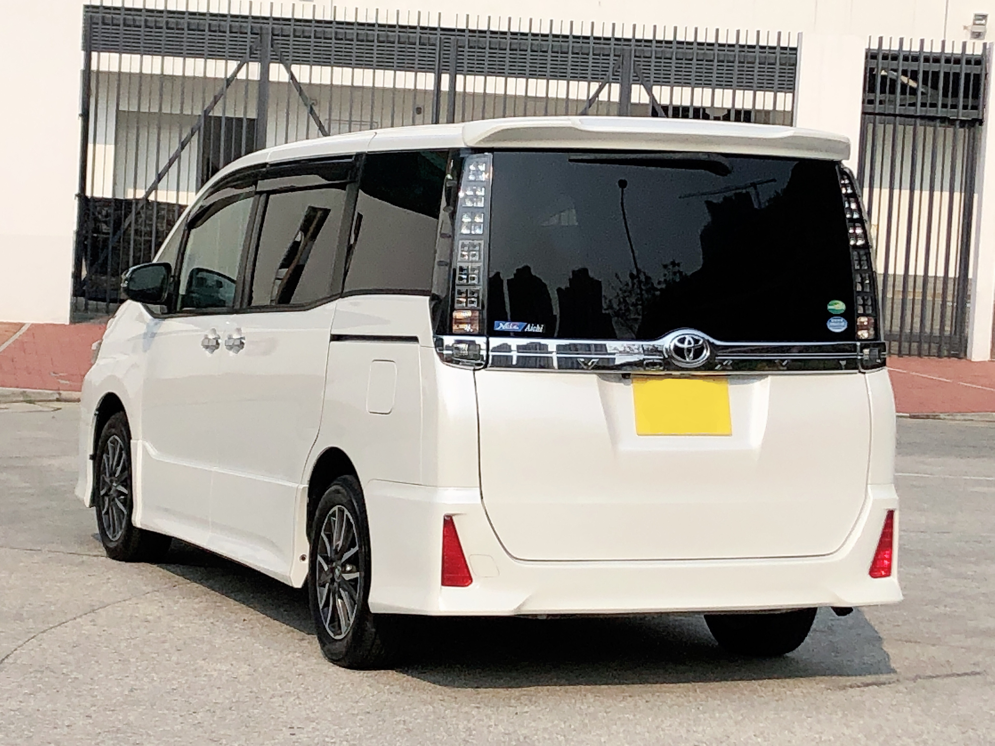 Toyota voxy zrr80