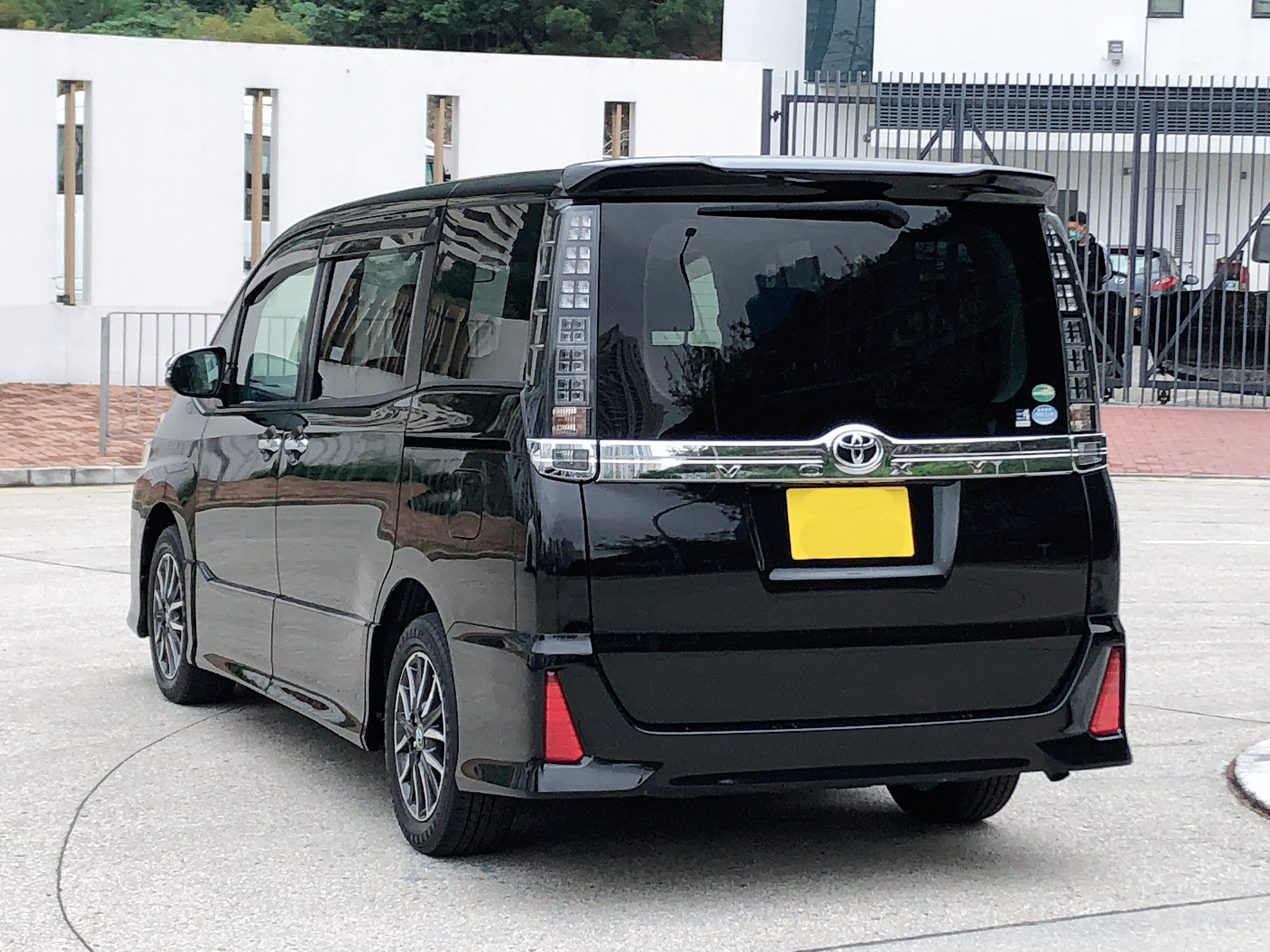 Toyota voxy zrr80