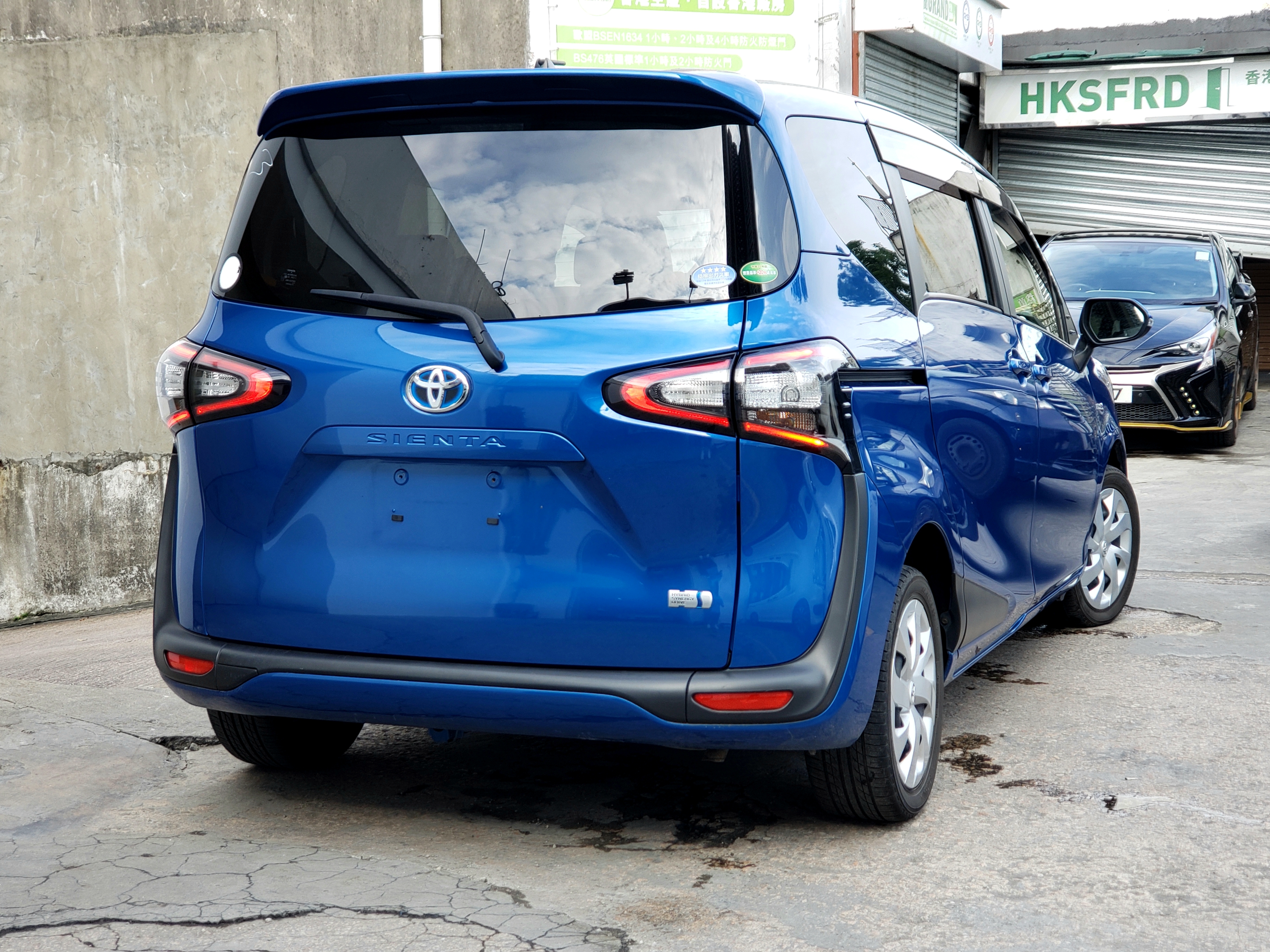 Toyota sienta hybrid g