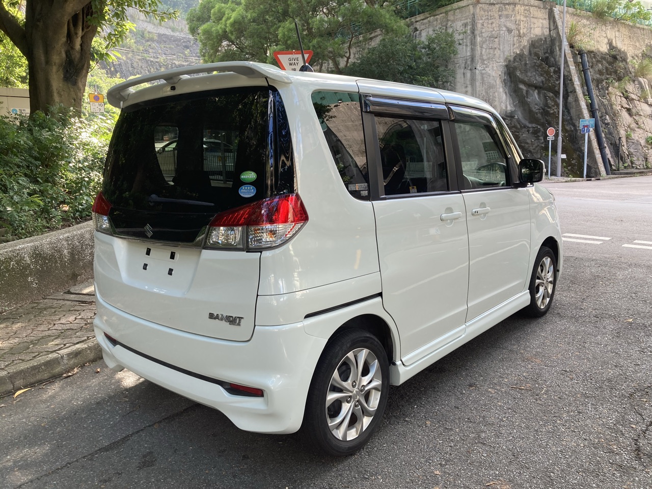 Suzuki solio bandit комплектации