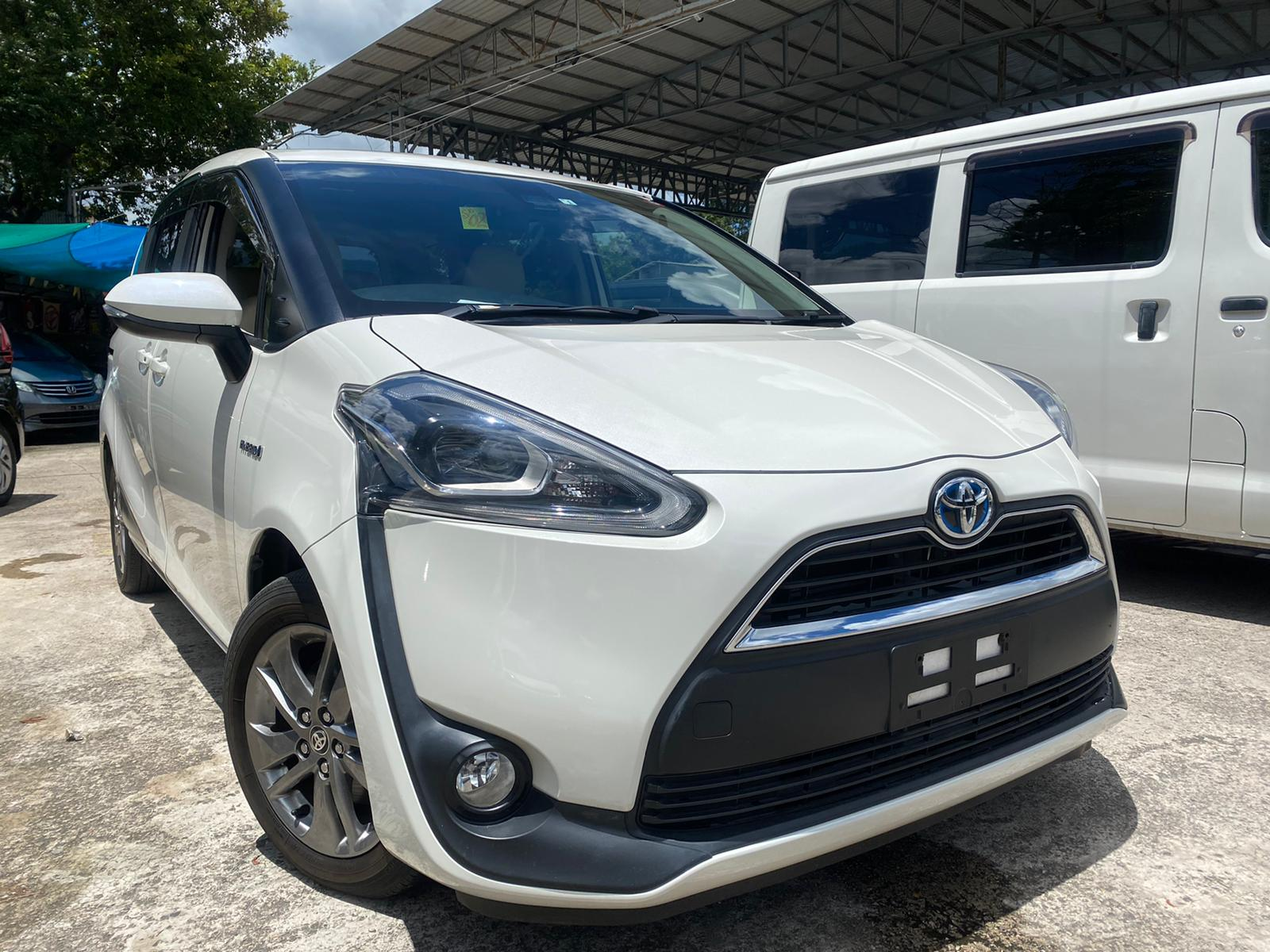 Toyota sienta hybrid g