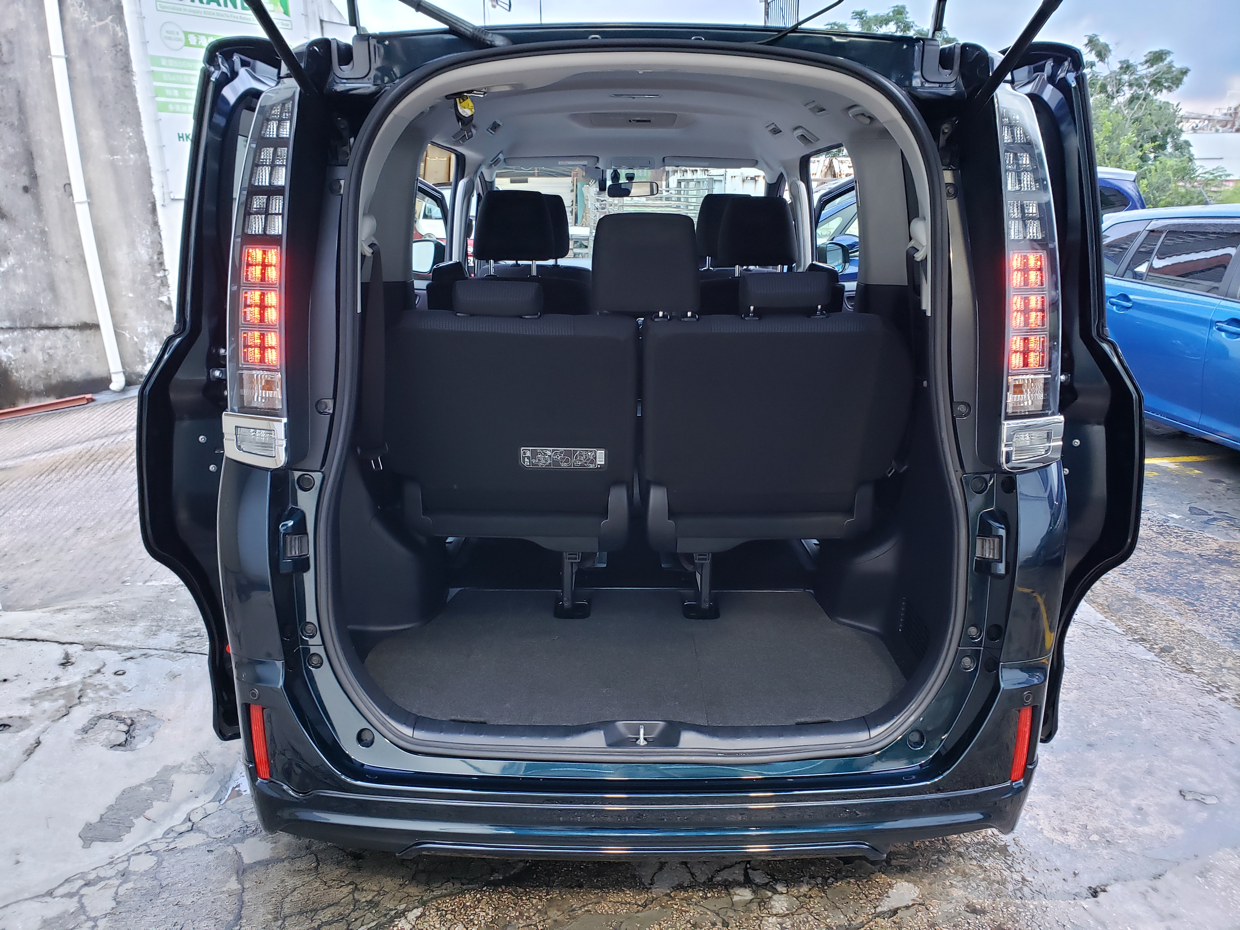 Toyota voxy modellista