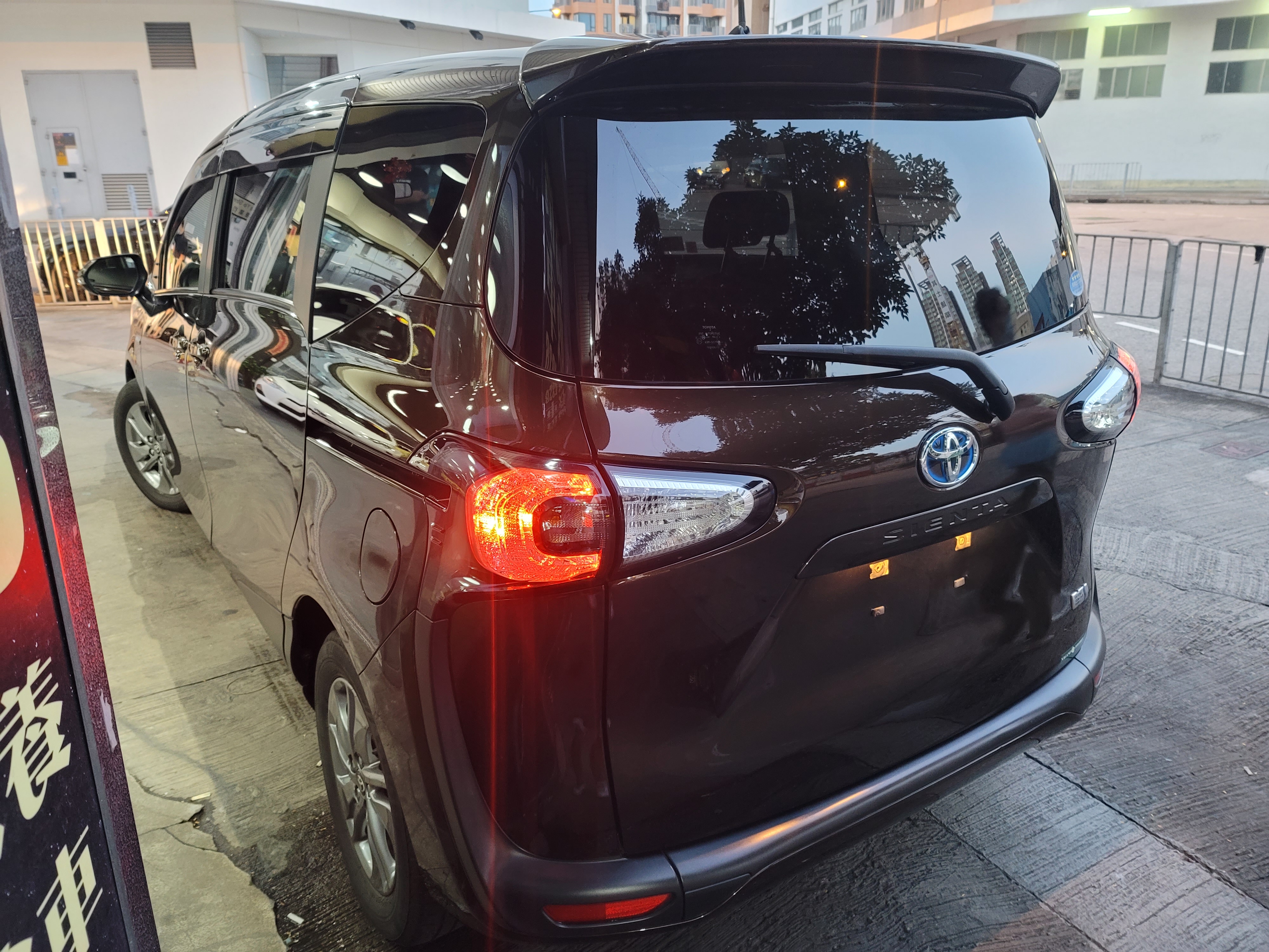丰田toyota sienta hybrid 1.
