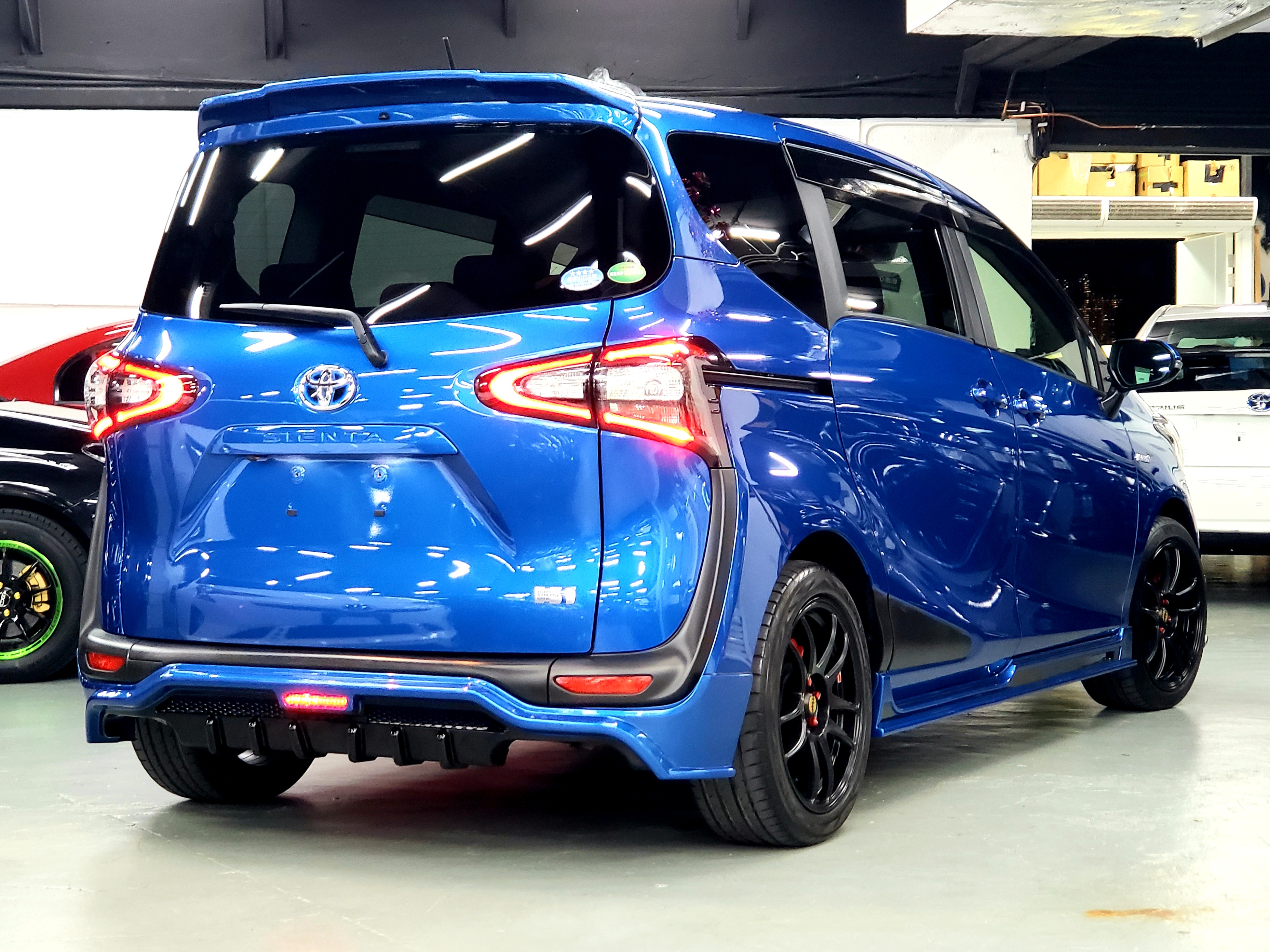 Toyota sienta hybrid g