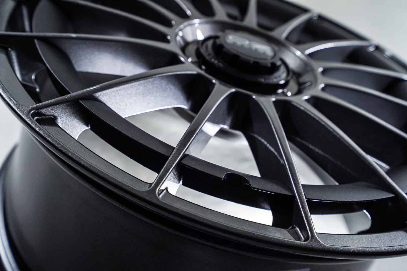 Semiz ayol kolxozda dalada sikiladi.